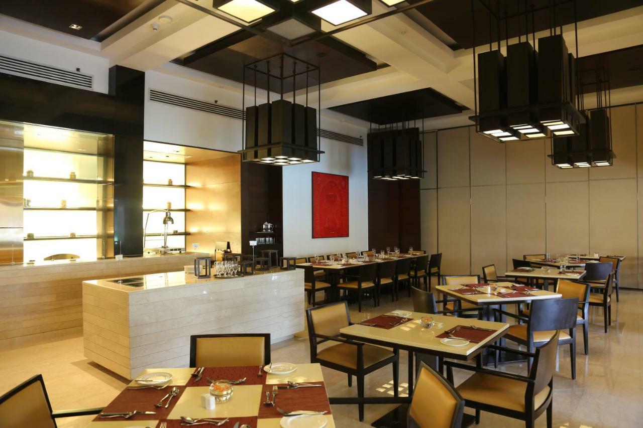 Trident Agra Hotel Agra  Luaran gambar The restaurant