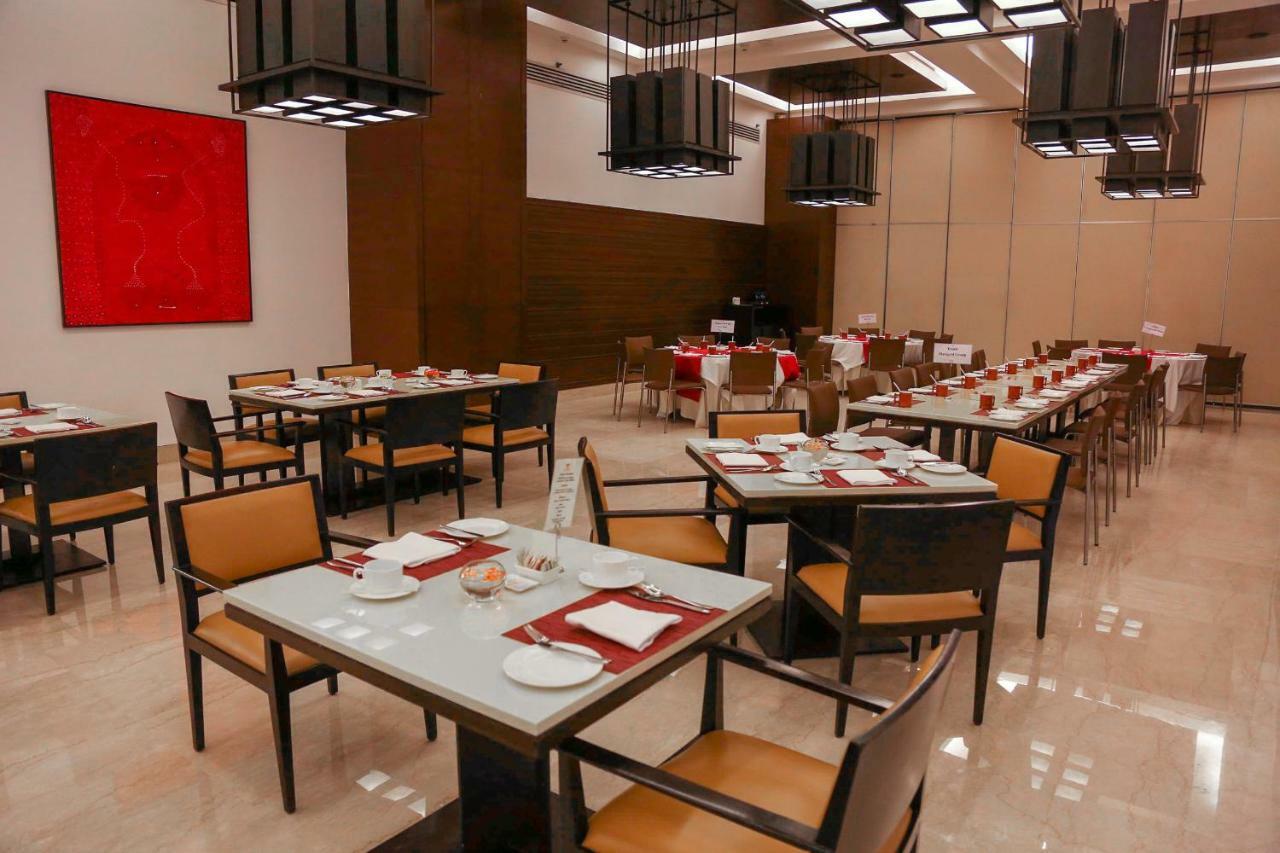 Trident Agra Hotel Agra  Luaran gambar The restaurant