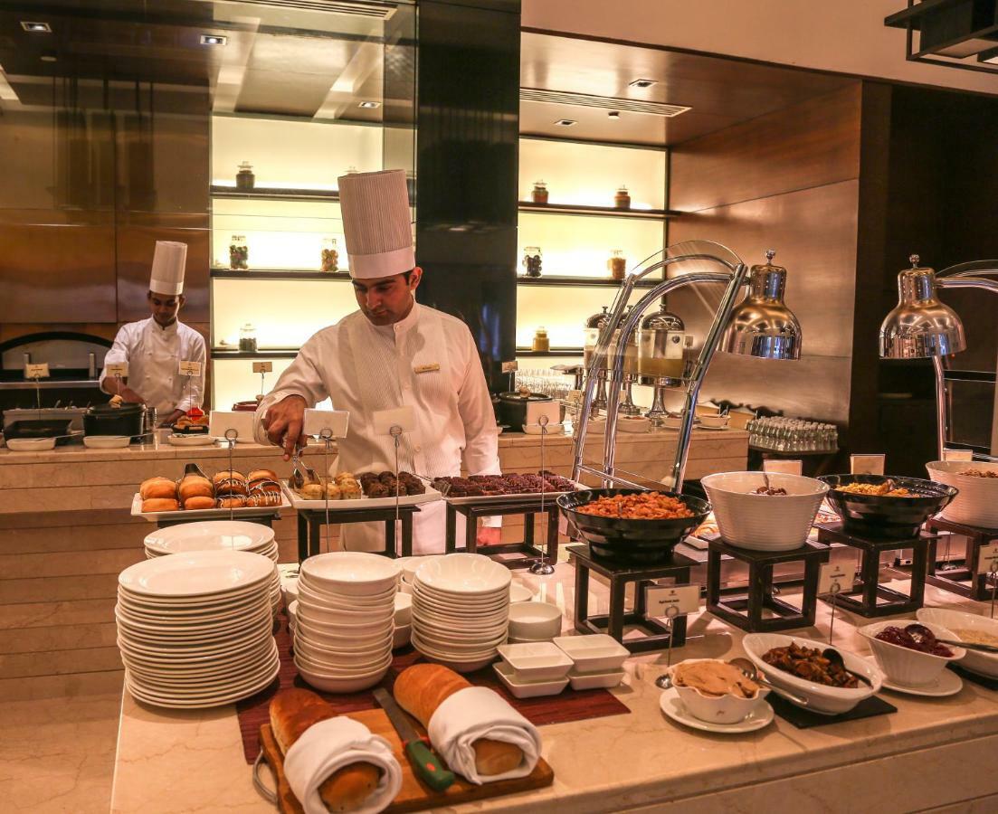 Trident Agra Hotel Agra  Luaran gambar A buffet at a hotel