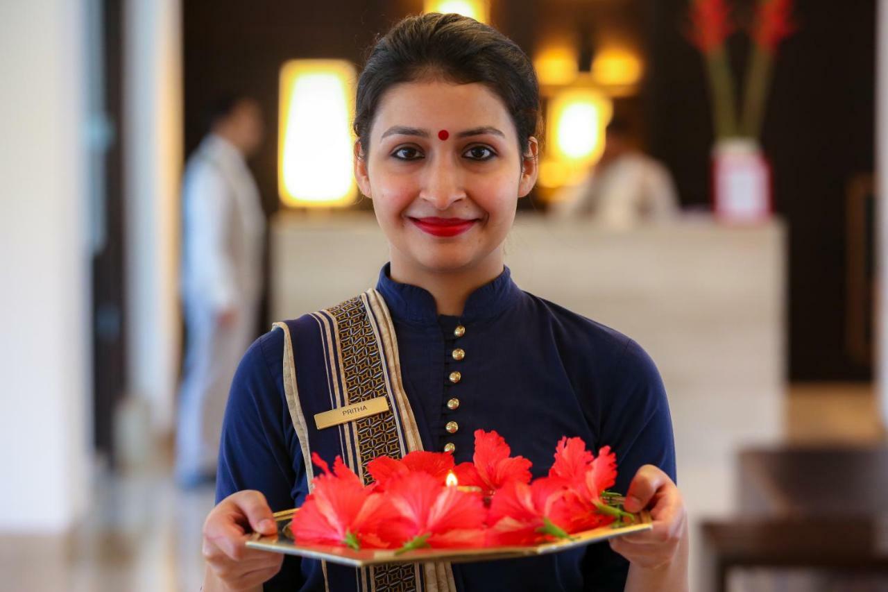 Trident Agra Hotel Agra  Luaran gambar A hotel employee in India