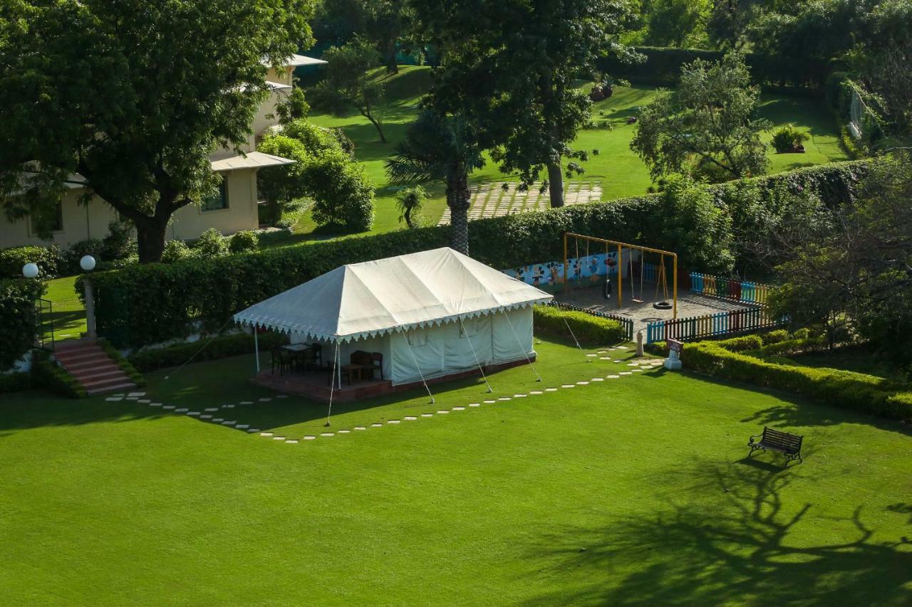 Trident Agra Hotel Agra  Luaran gambar The lawns of the Taj Bengal
