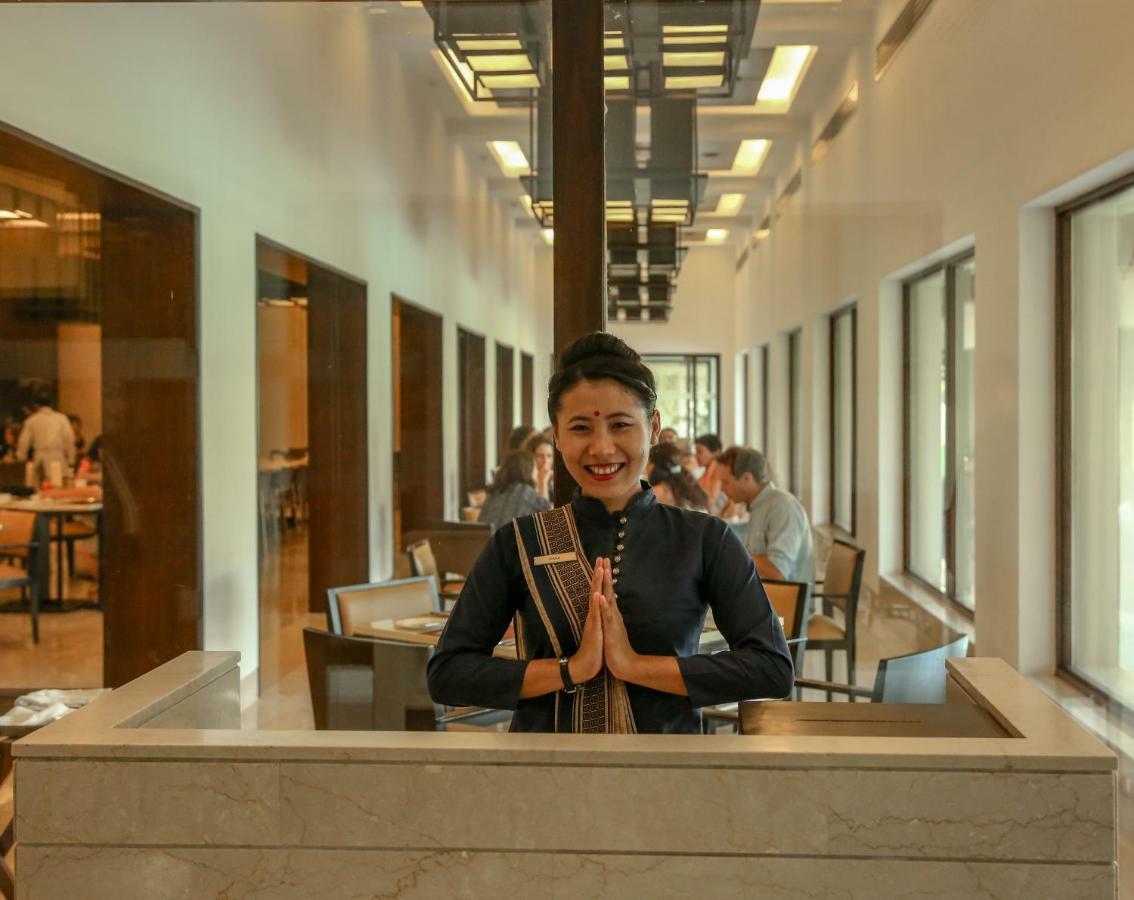 Trident Agra Hotel Agra  Luaran gambar A Thai woman greeting with the wai