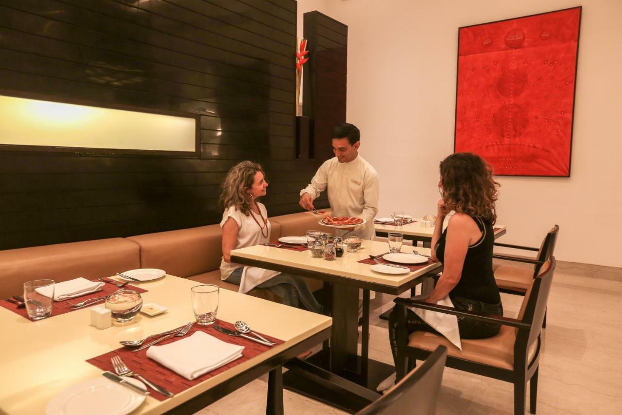 Trident Agra Hotel Agra  Luaran gambar A restaurant in India