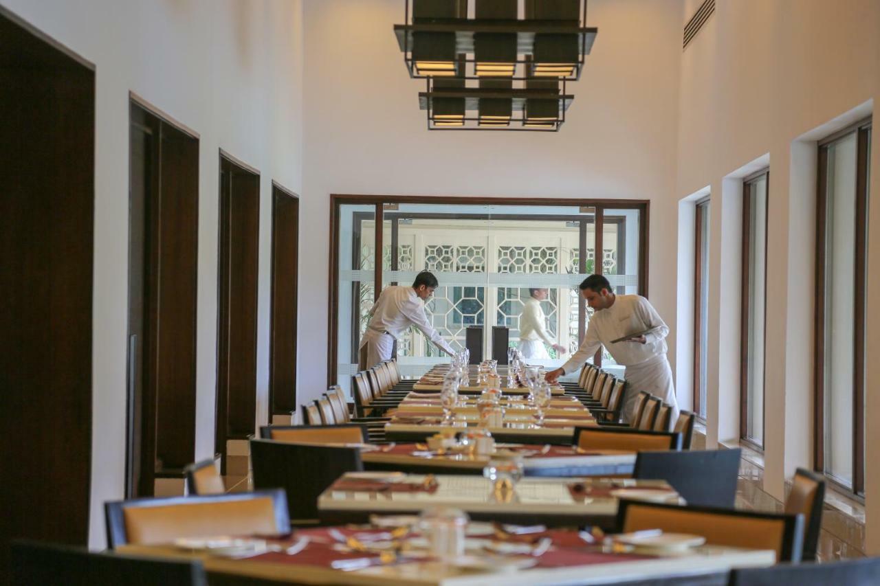 Trident Agra Hotel Agra  Luaran gambar The restaurant at the Taj Mahal Palace