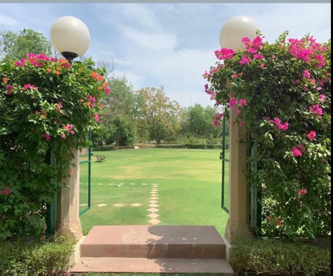 Trident Agra Hotel Agra  Luaran gambar Entrance to the park