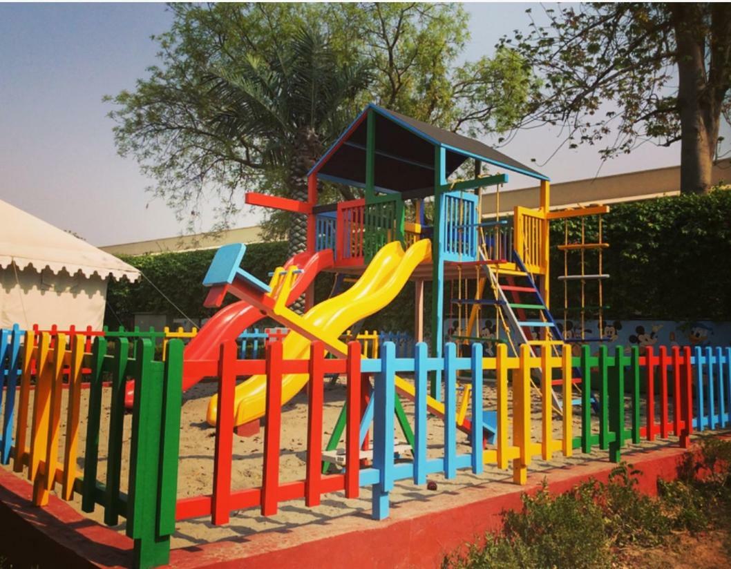 Trident Agra Hotel Agra  Luaran gambar Playground at the school