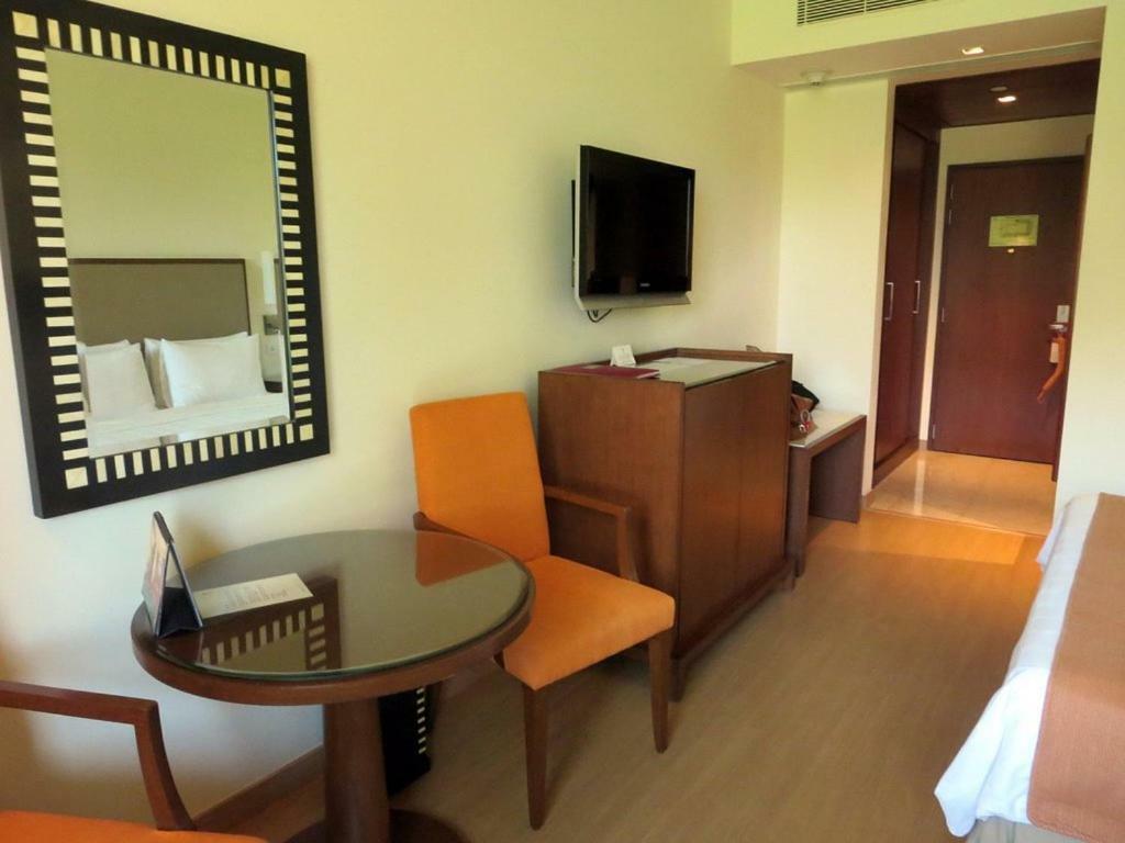 Trident Agra Hotel Agra  Luaran gambar A room at the hotel