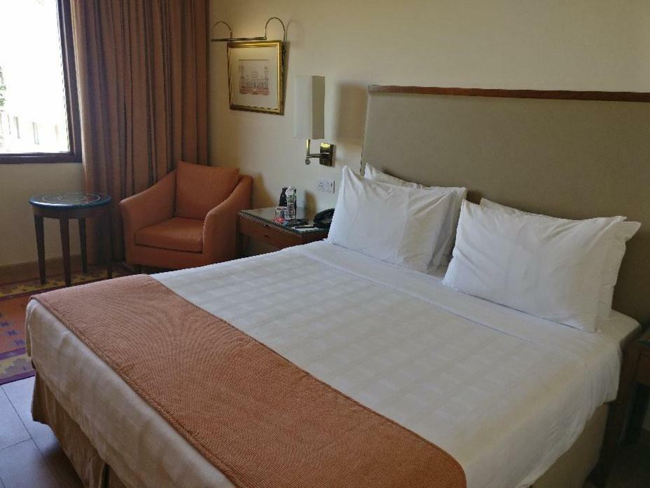 Trident Agra Hotel Agra  Luaran gambar A bedroom at the hotel